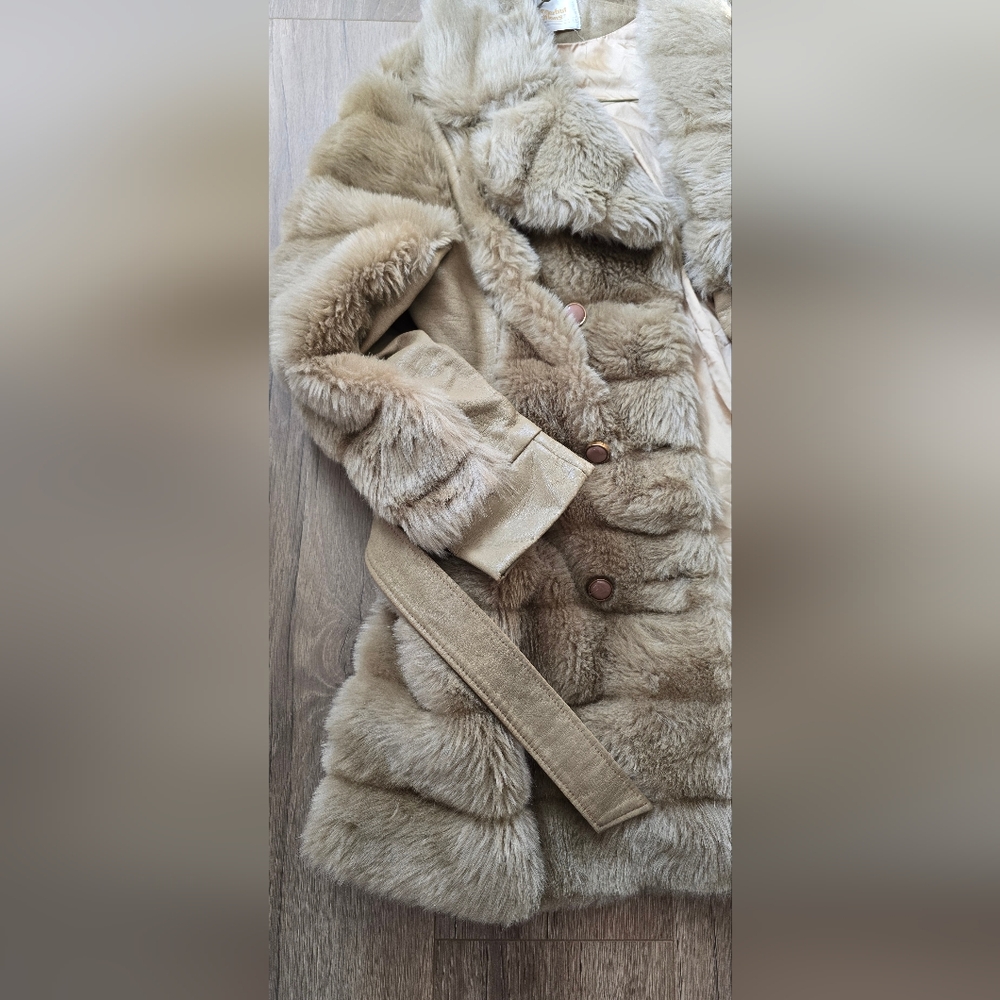 Vintage Fingerhut Fashion Faux Fur Tan Coat - Picture 3 of 9